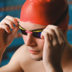 cuffia e occhialini - accessori necessari per il nuoto al qbo wellness